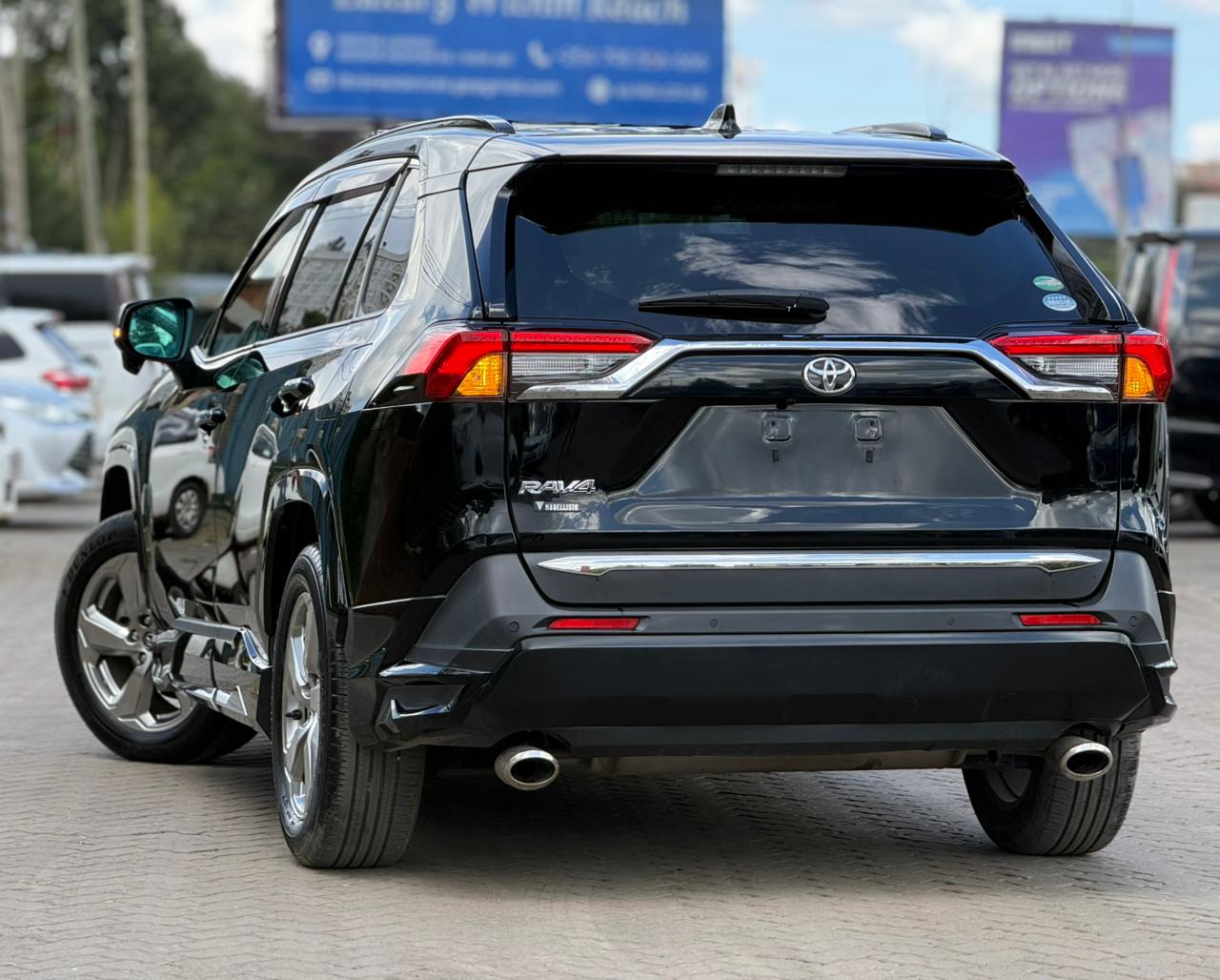 Vehicle photo 2