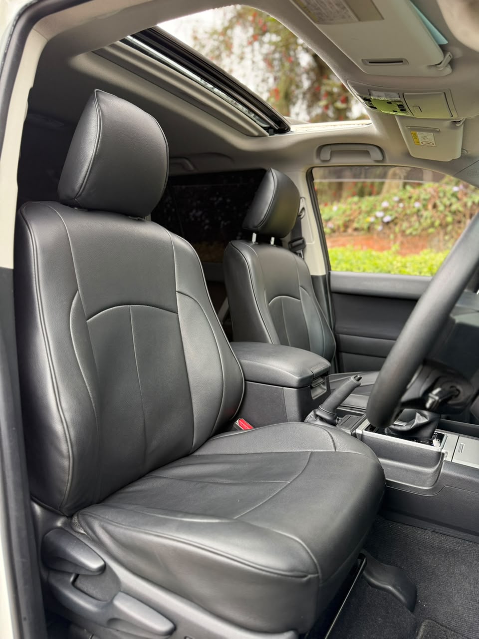 Vehicle photo 6
