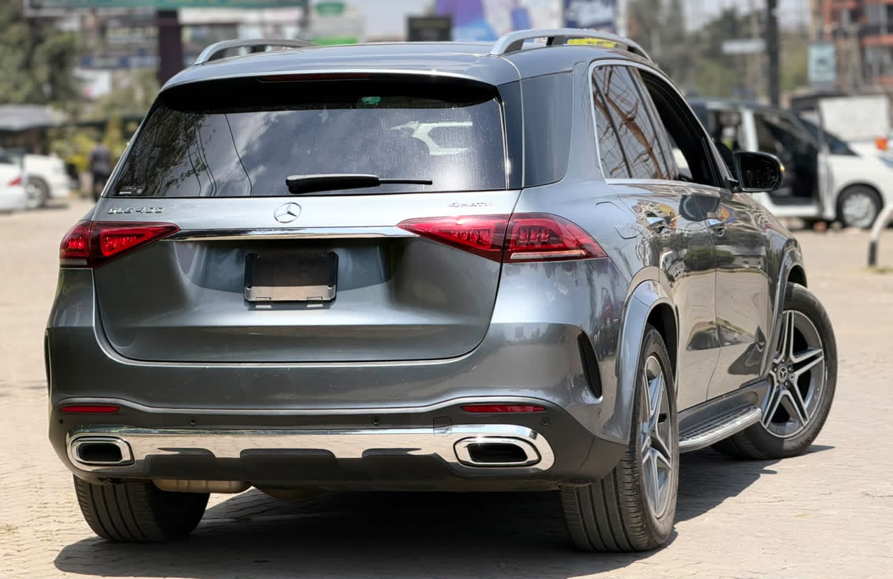 Vehicle photo 4