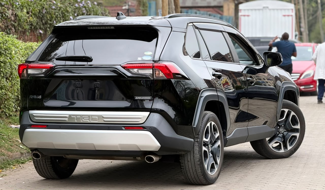 Vehicle photo 4