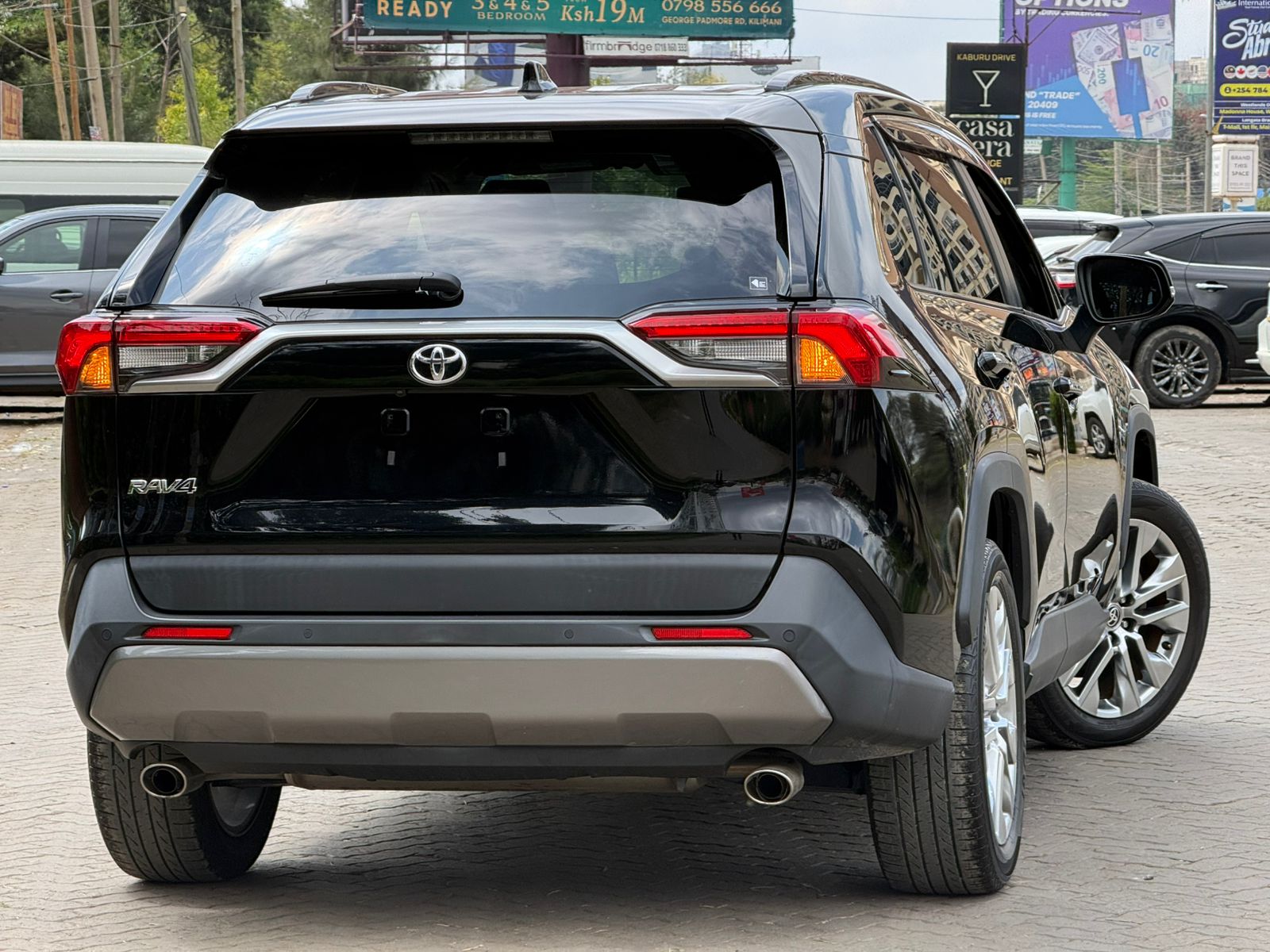 Vehicle photo 4