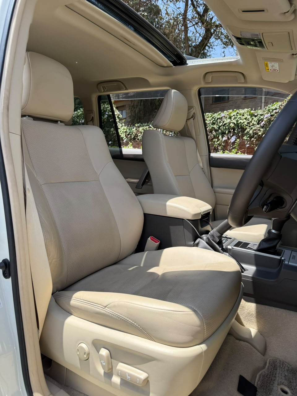 Vehicle photo 6