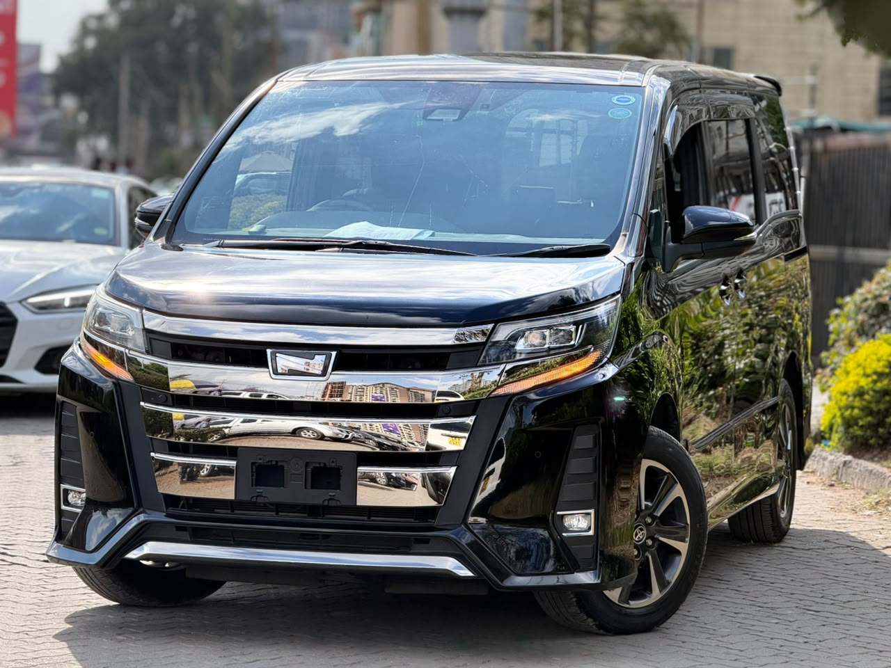 Vehicle photo 3