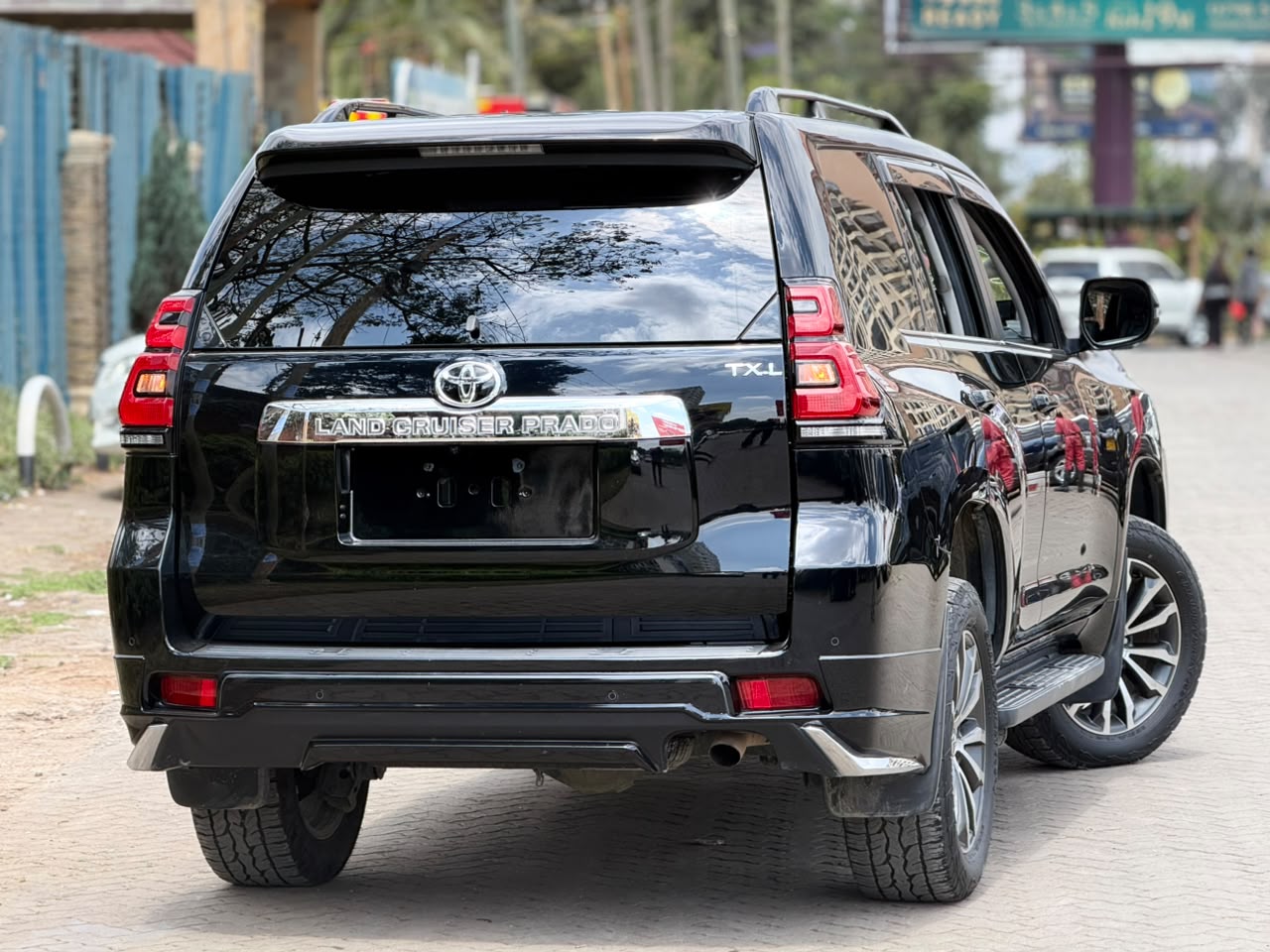 Vehicle photo 4