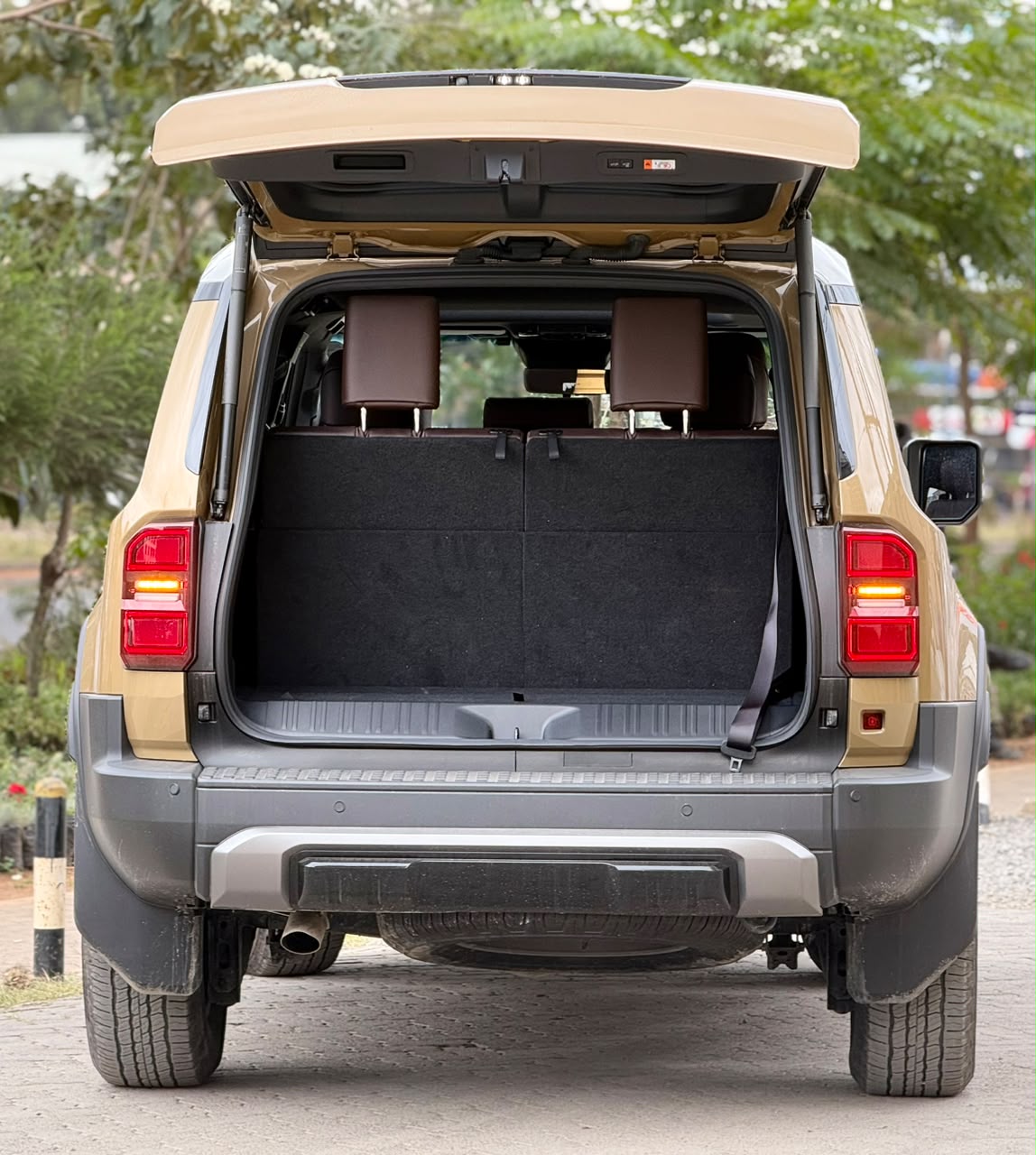 Vehicle photo 8