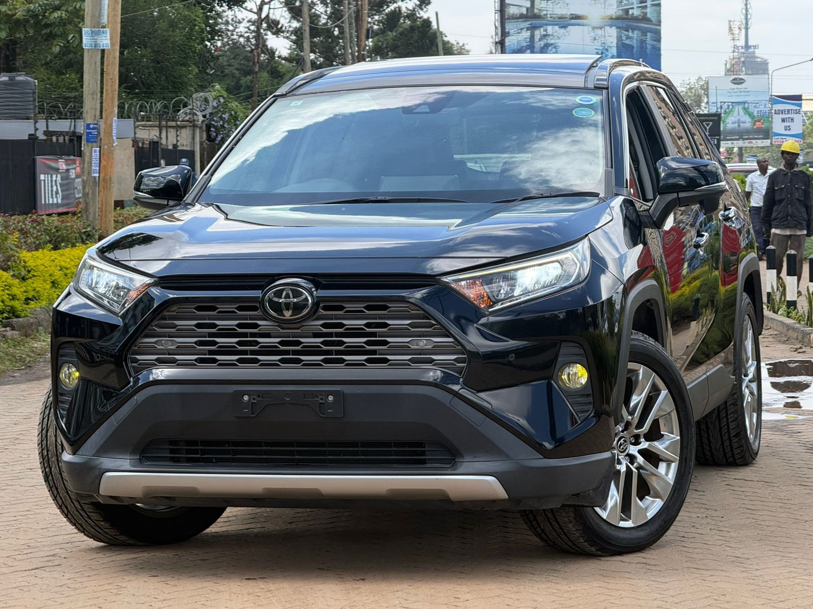 Vehicle photo 3