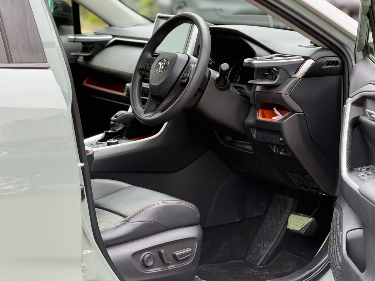 Vehicle photo 5