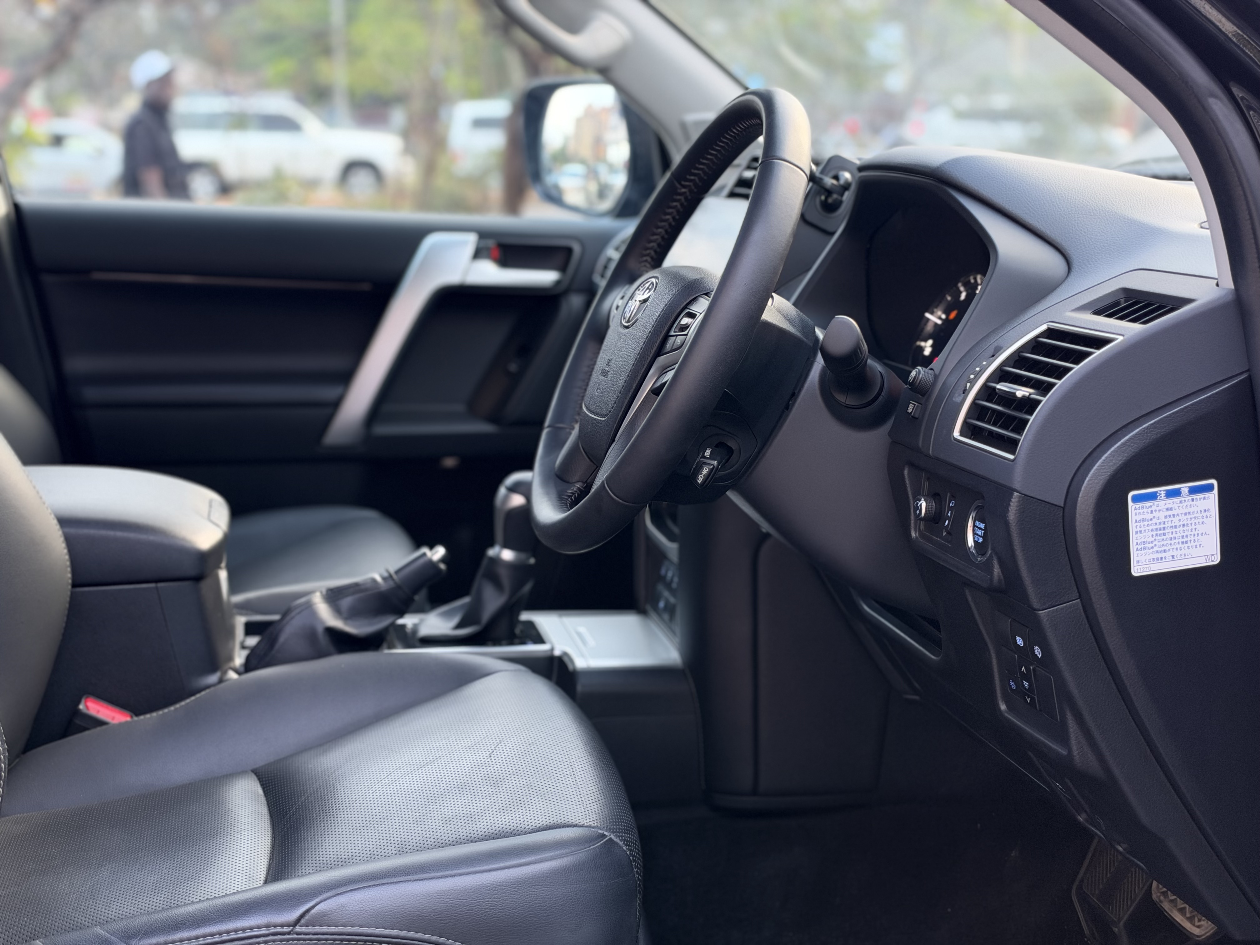 Vehicle photo 5