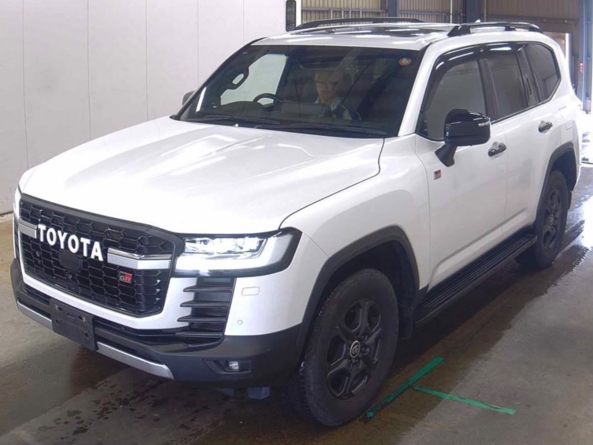 Vehicle photo 3