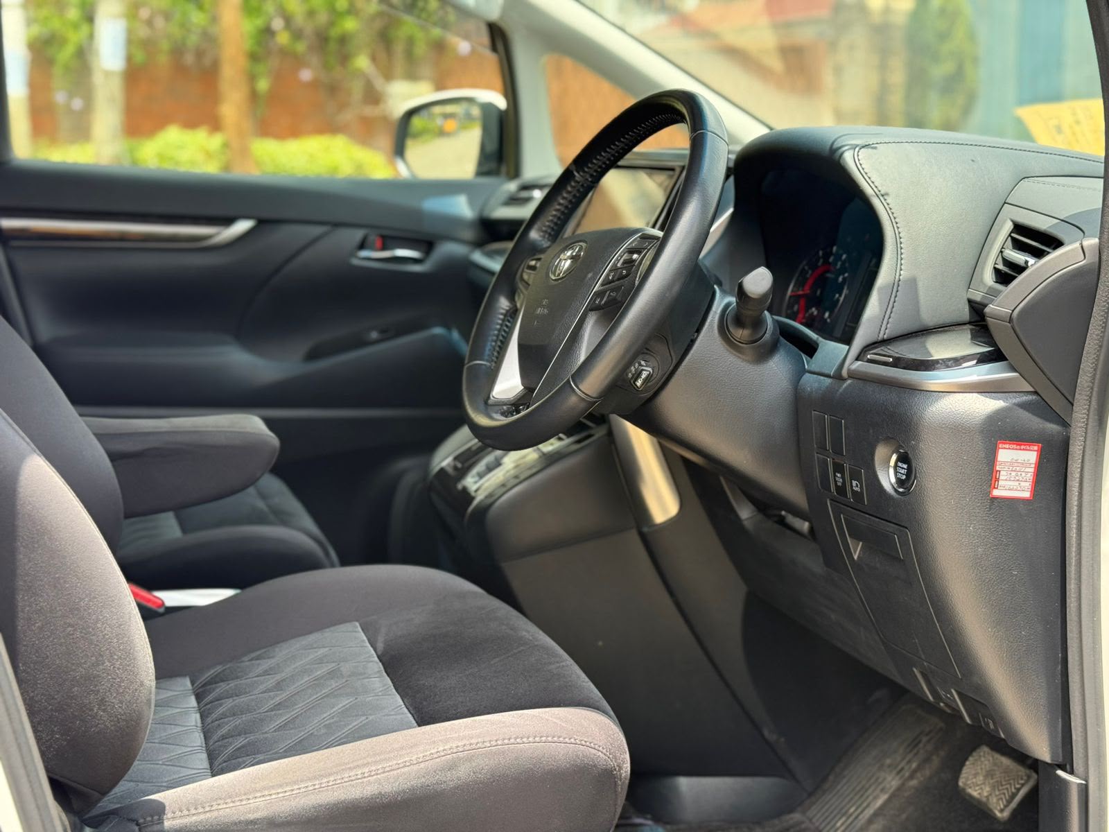 Vehicle photo 5