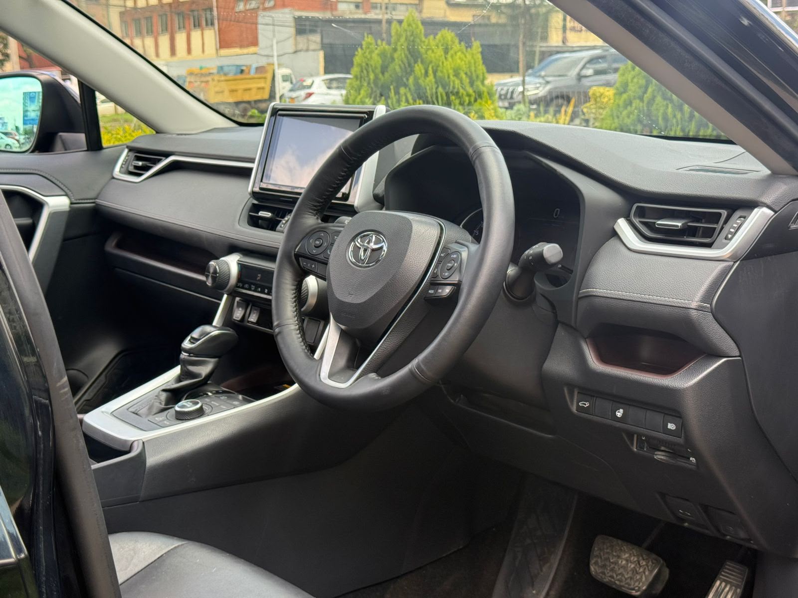 Vehicle photo 4