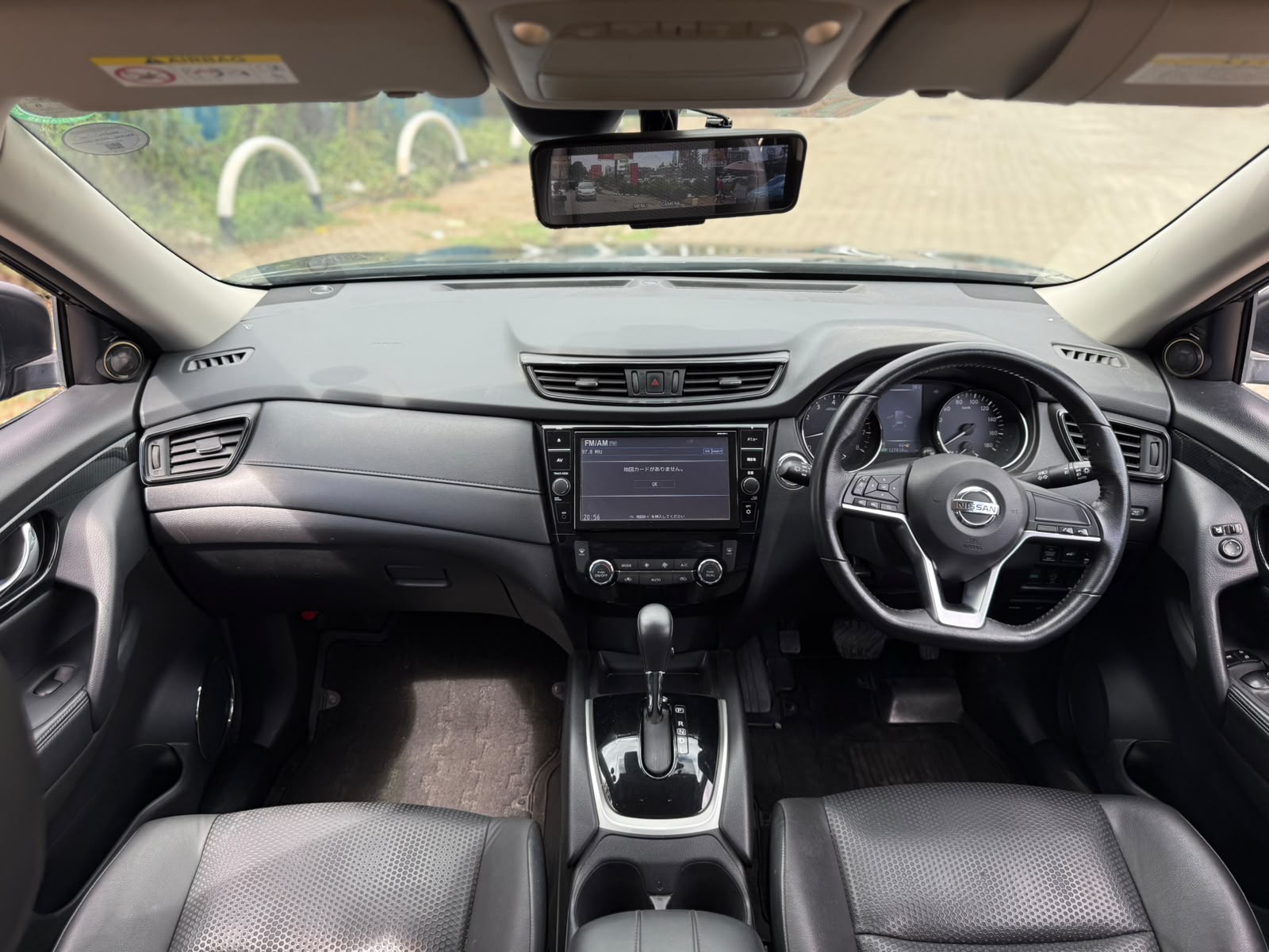 Vehicle photo 8