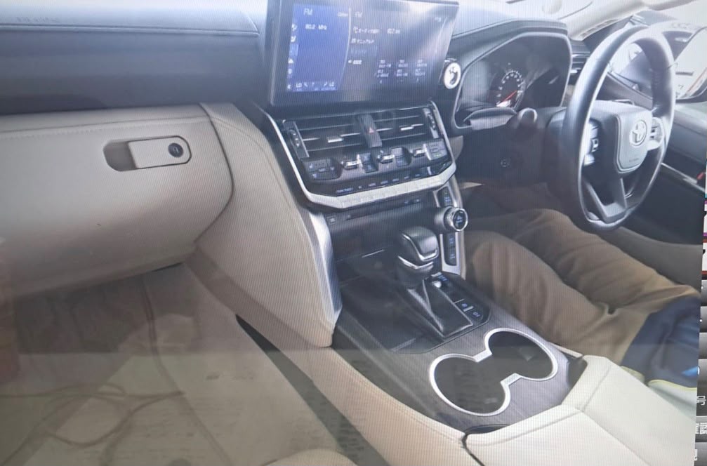 Vehicle photo 5