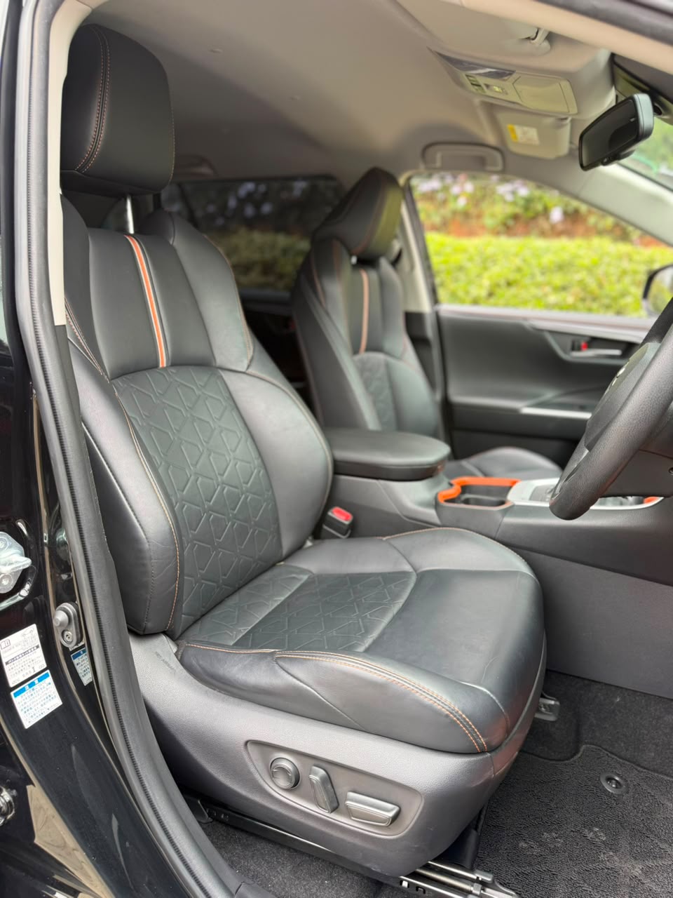 Vehicle photo 6