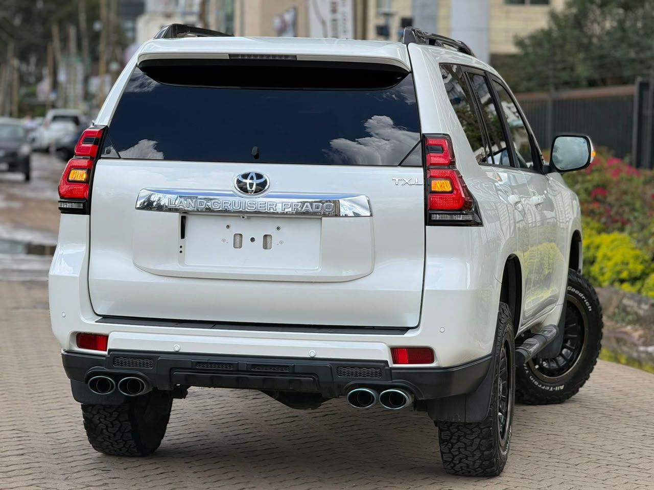 Vehicle photo 4