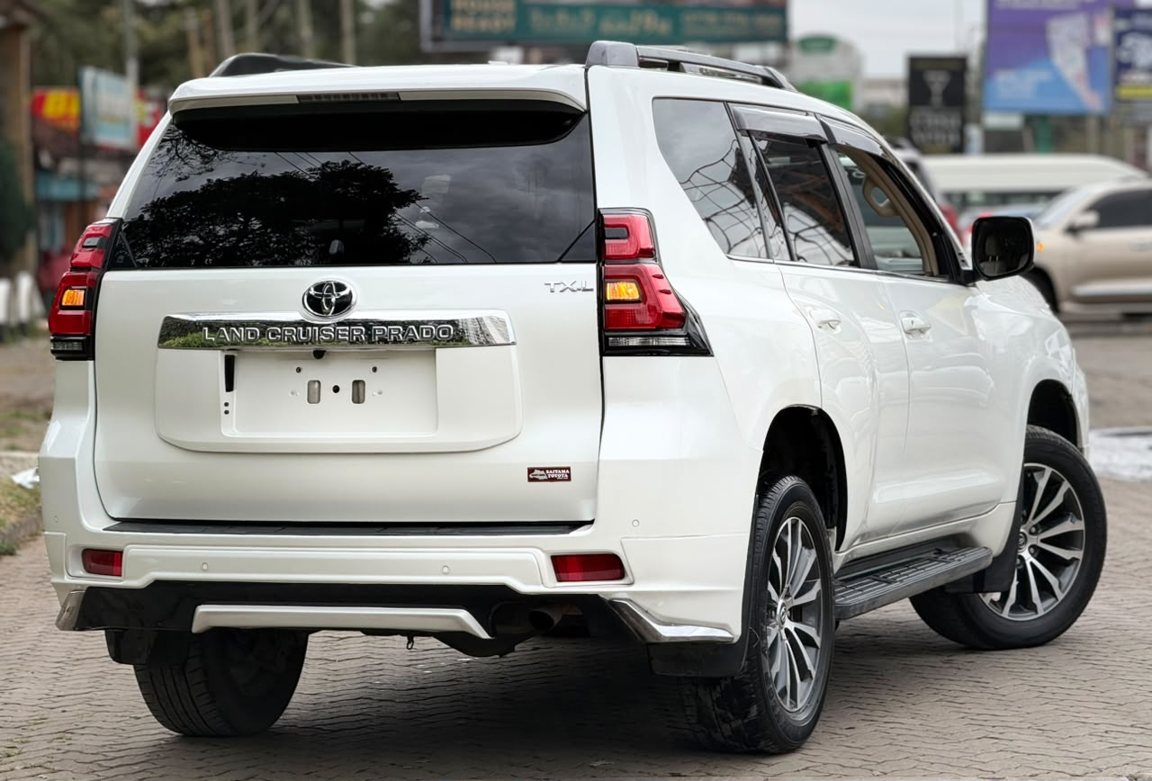 Vehicle photo 4