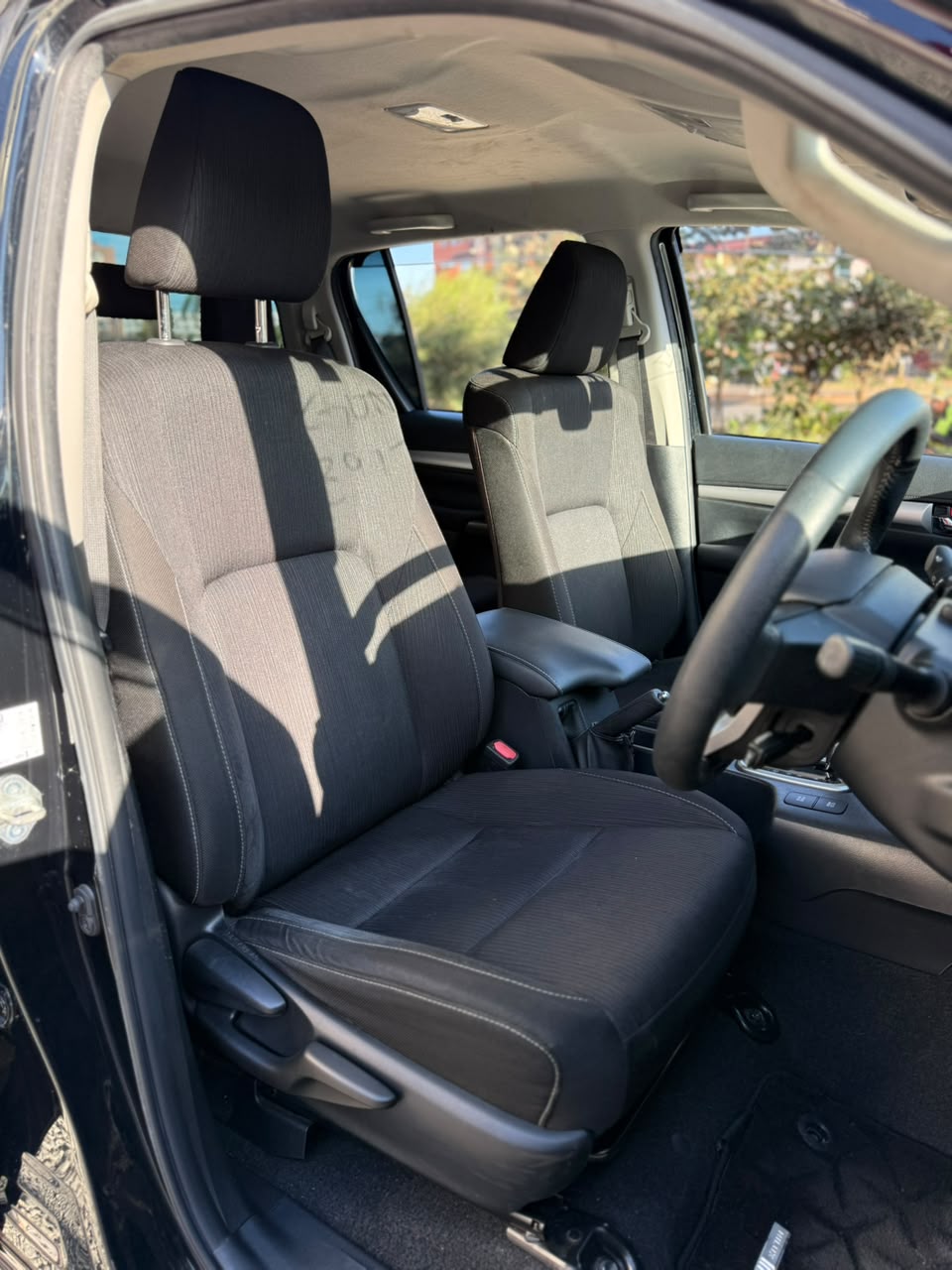 Vehicle photo 6