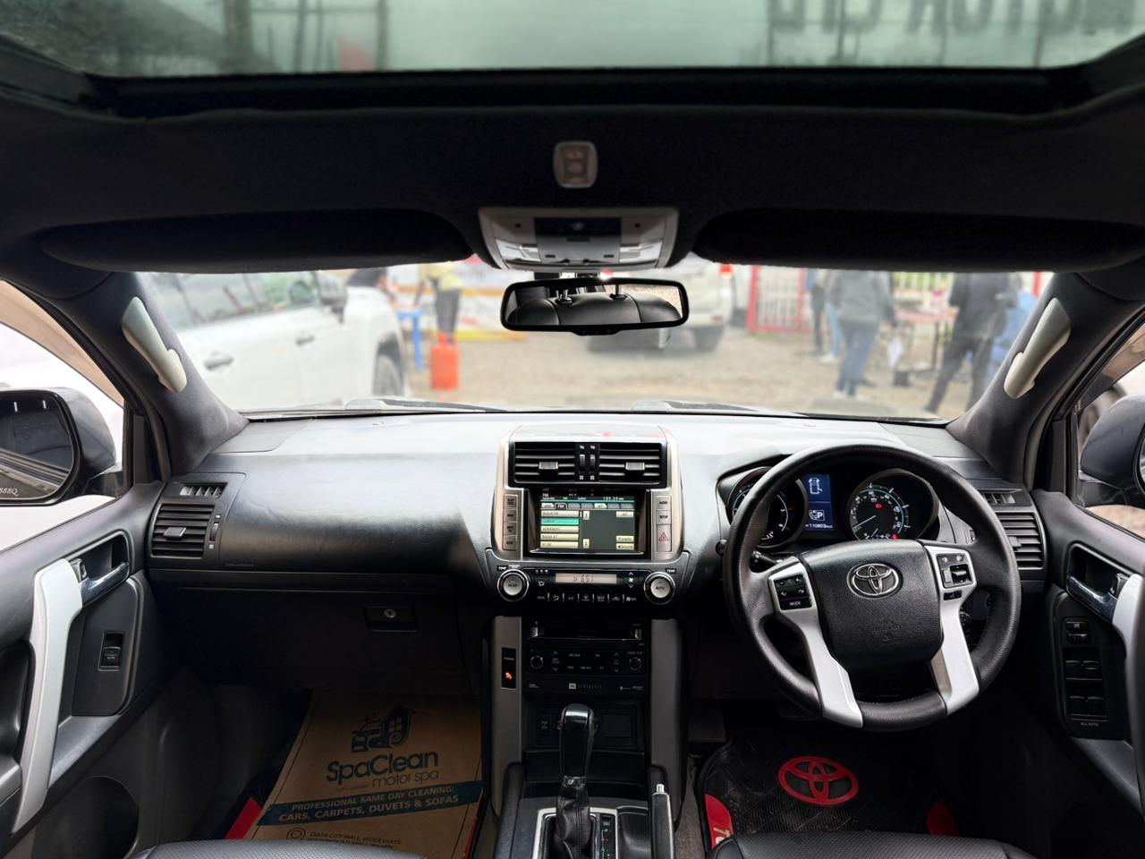 Vehicle photo 8