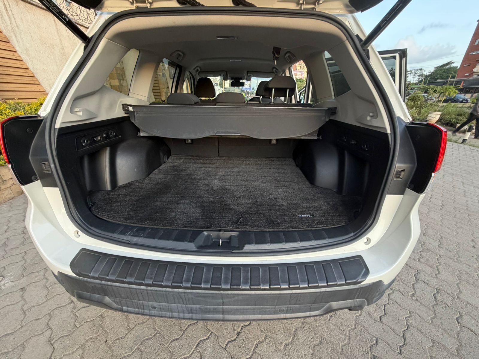 Vehicle photo 8