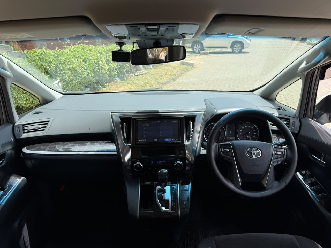 Vehicle photo 8