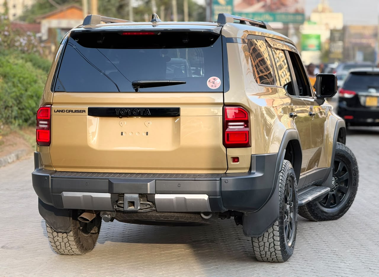 Vehicle photo 4