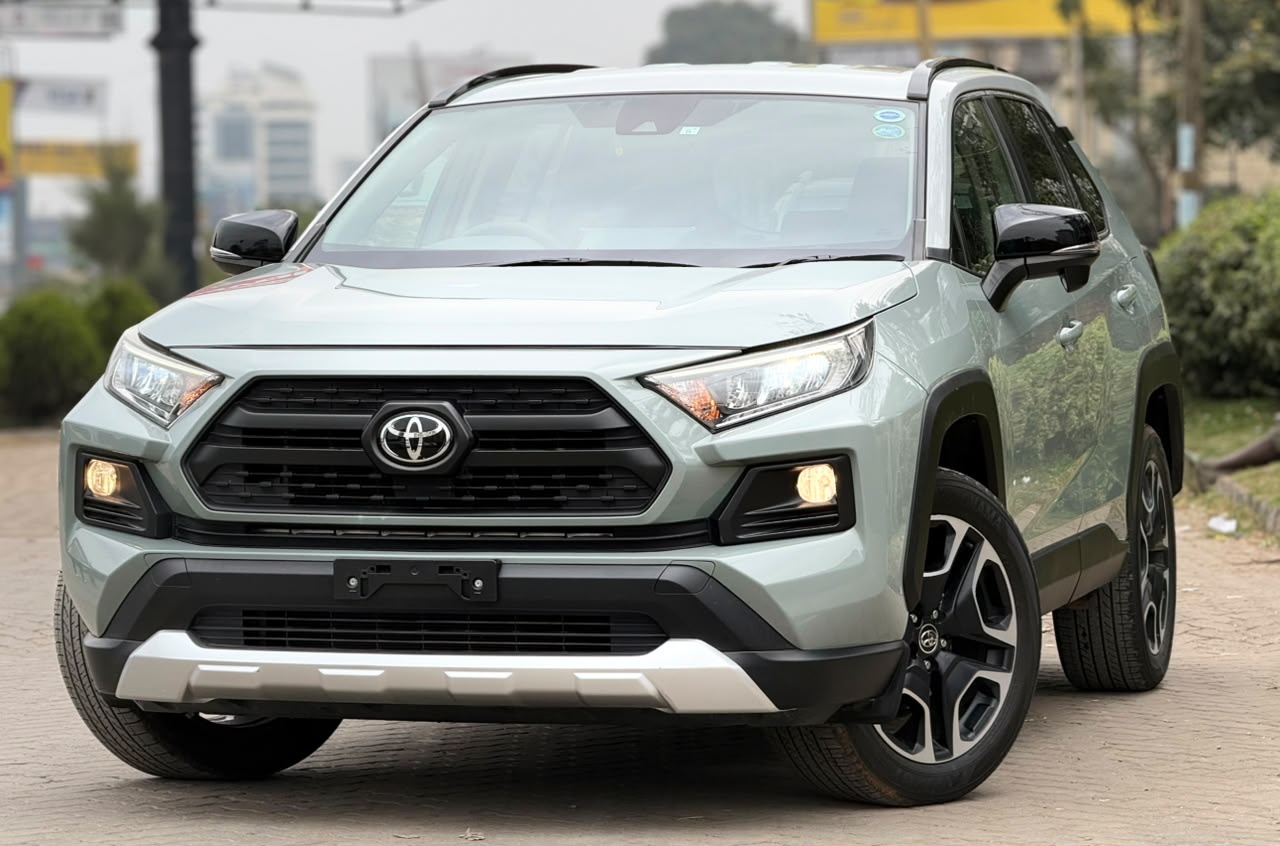 Vehicle photo 3
