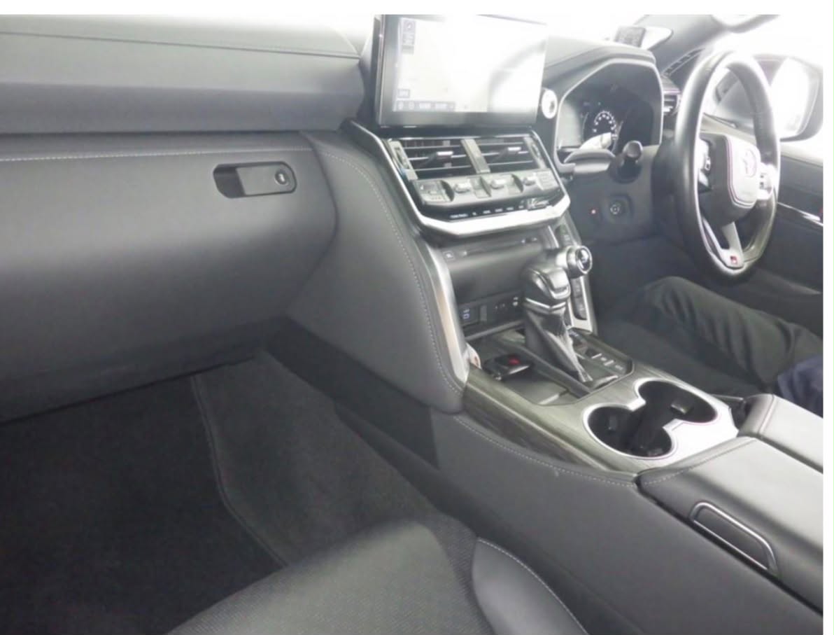 Vehicle photo 5