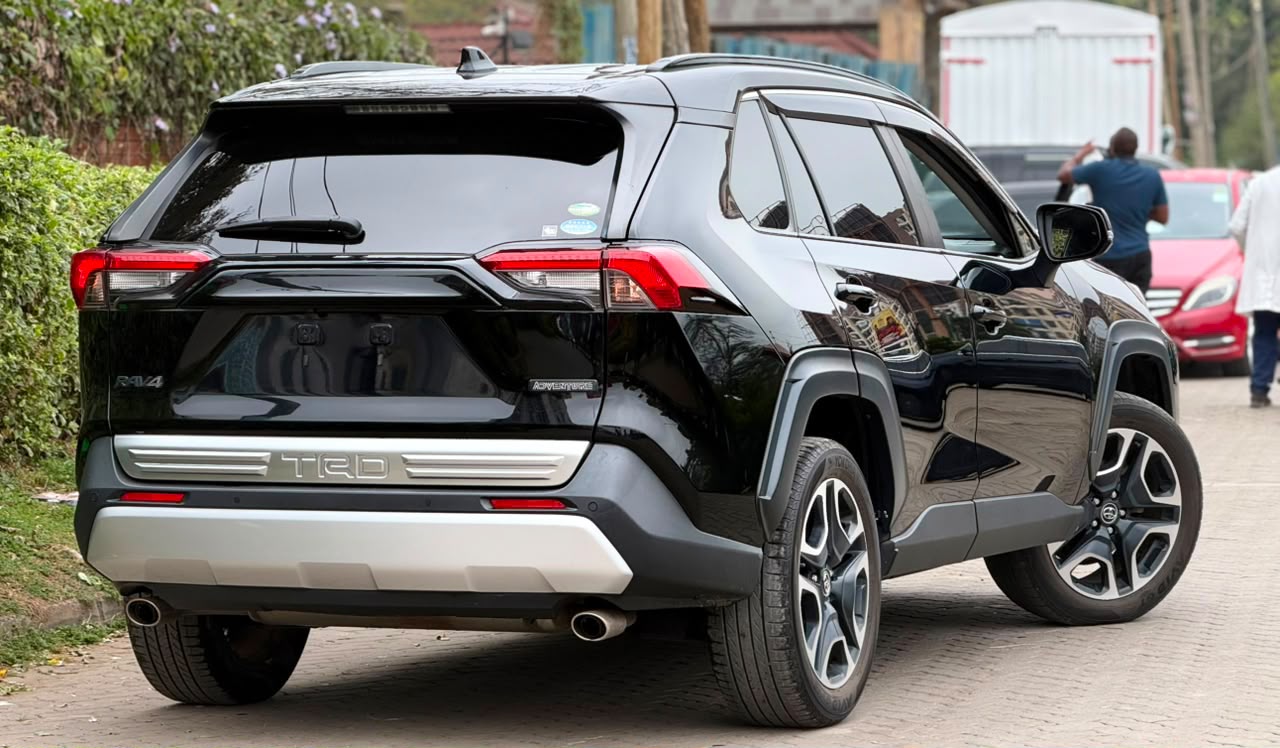 Vehicle photo 4