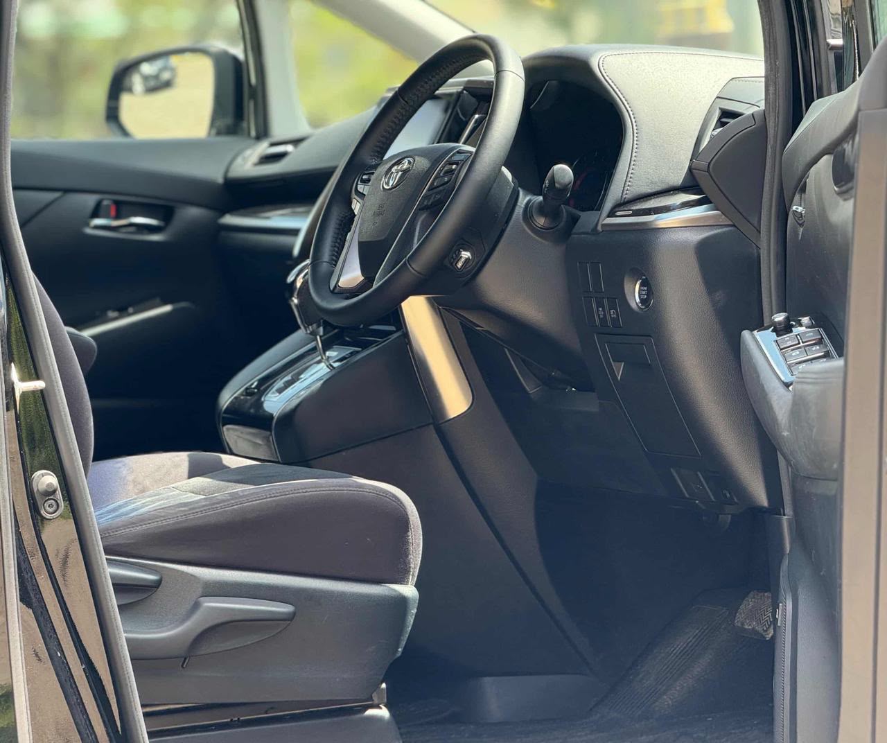 Vehicle photo 5