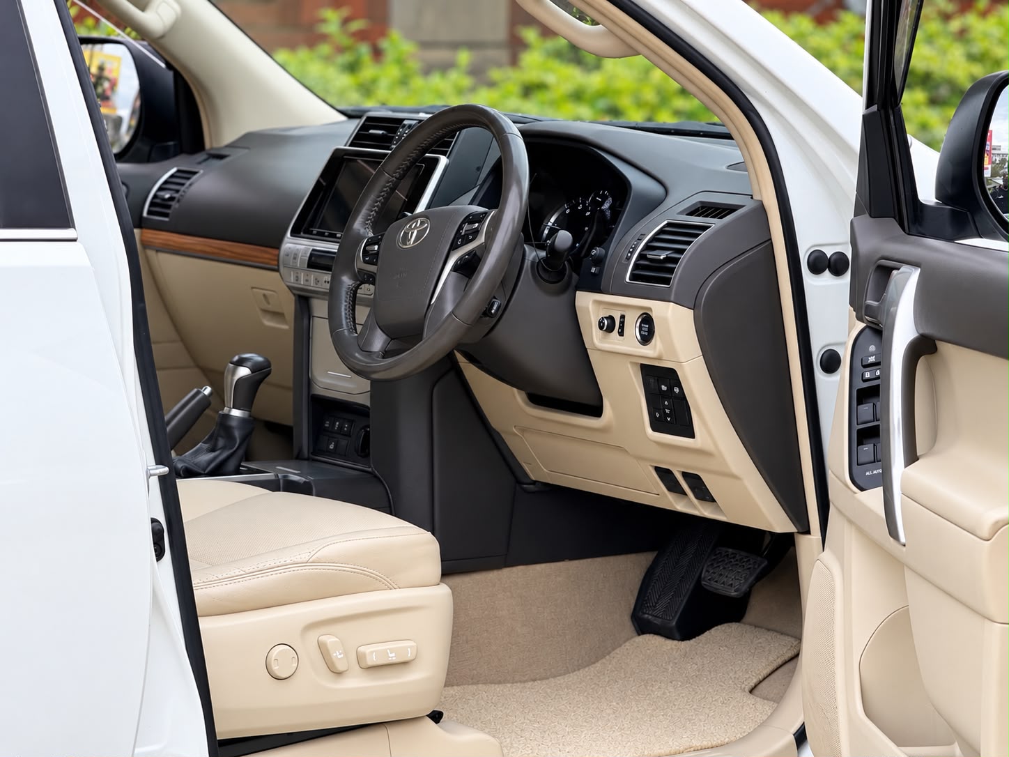 Vehicle photo 5