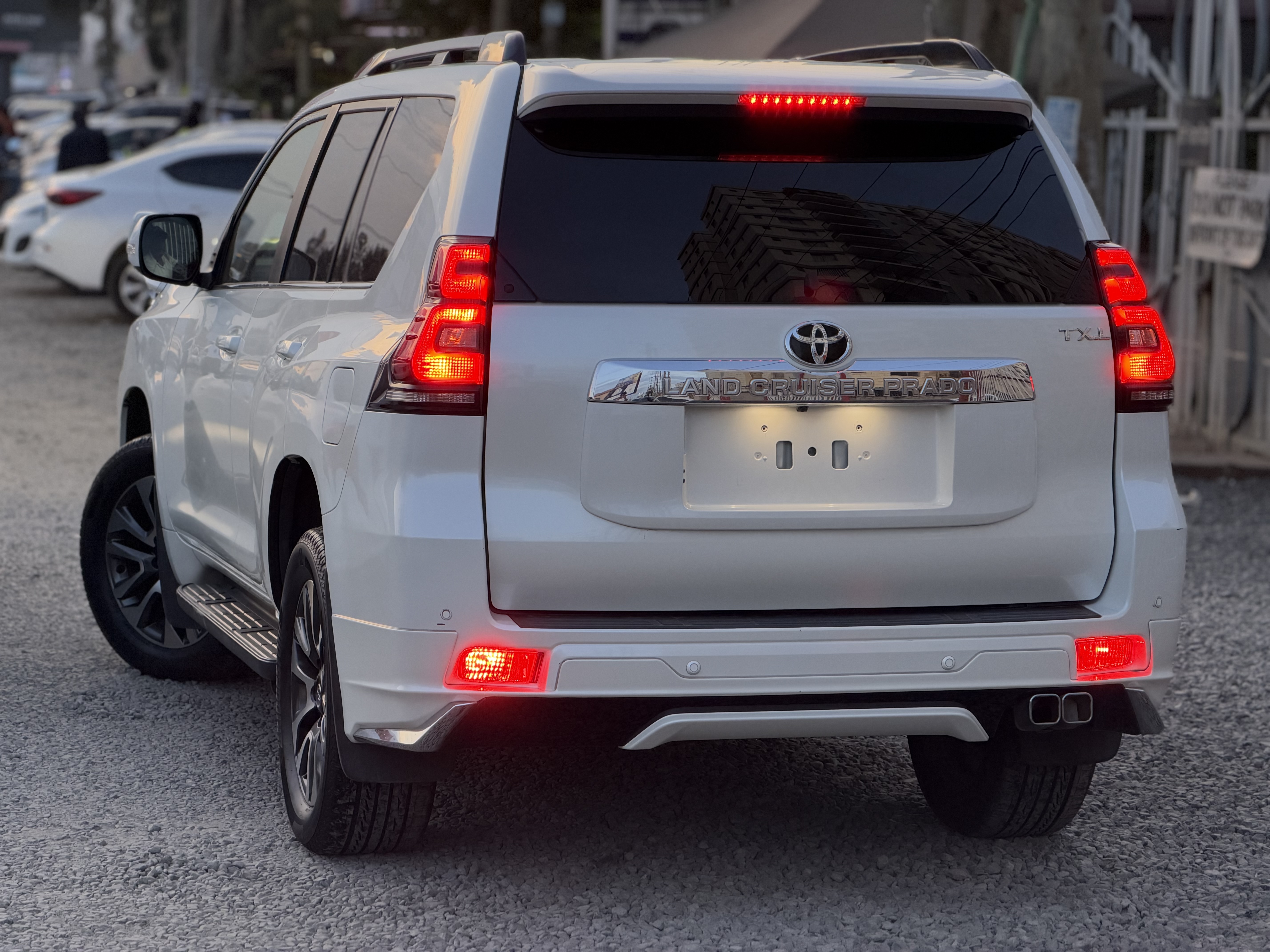 Vehicle photo 4