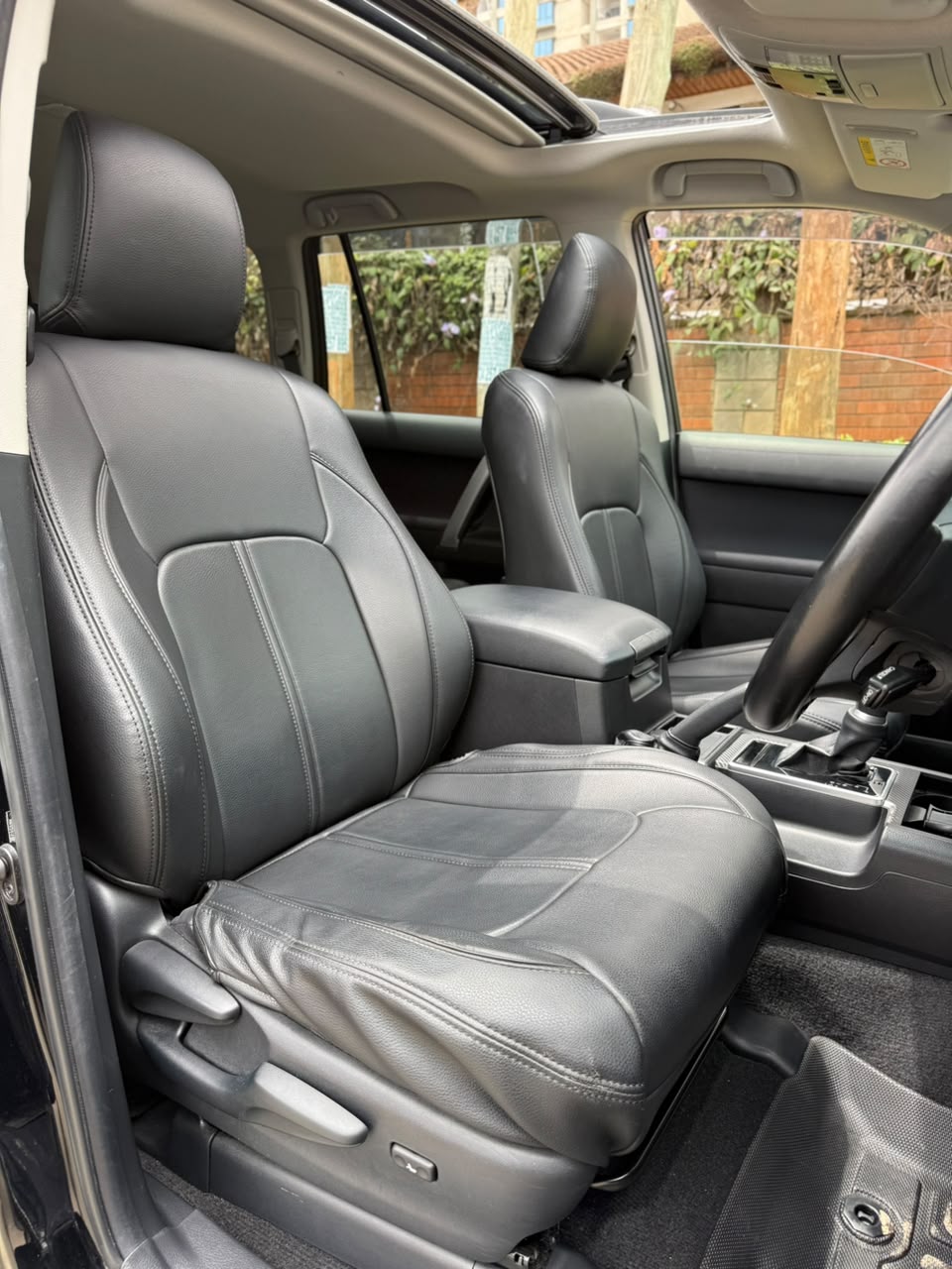 Vehicle photo 5