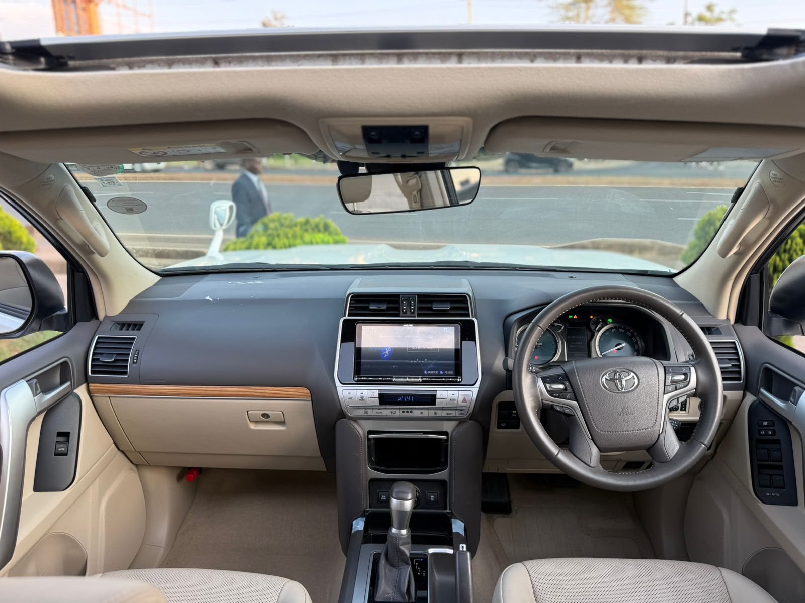 Vehicle photo 7