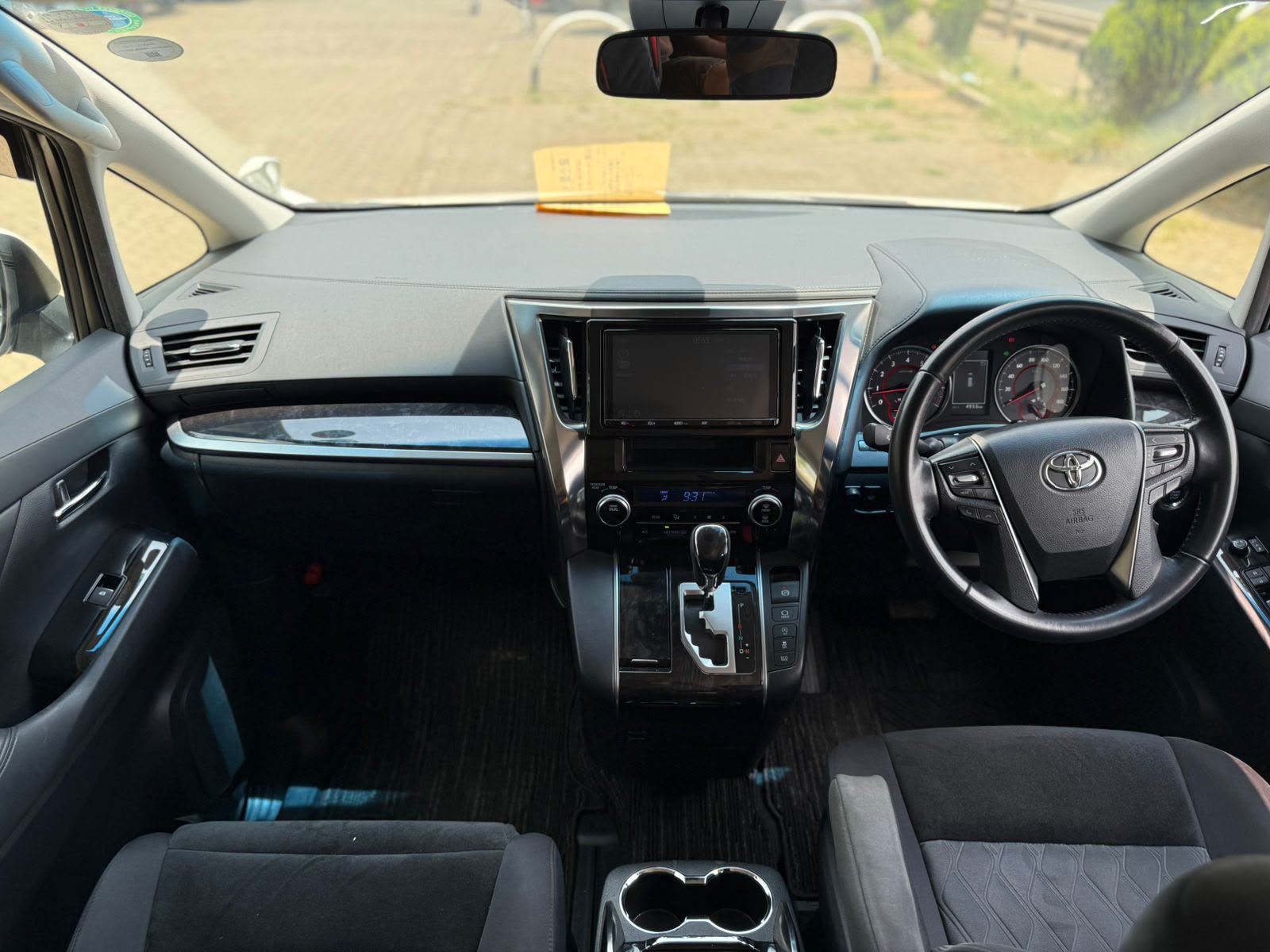Vehicle photo 8