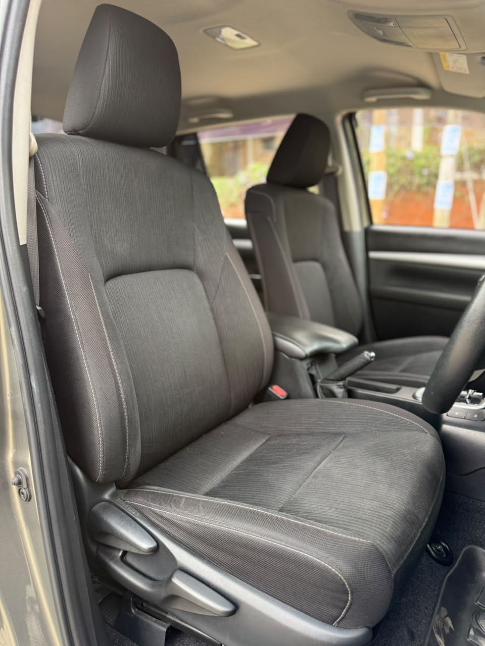 Vehicle photo 6