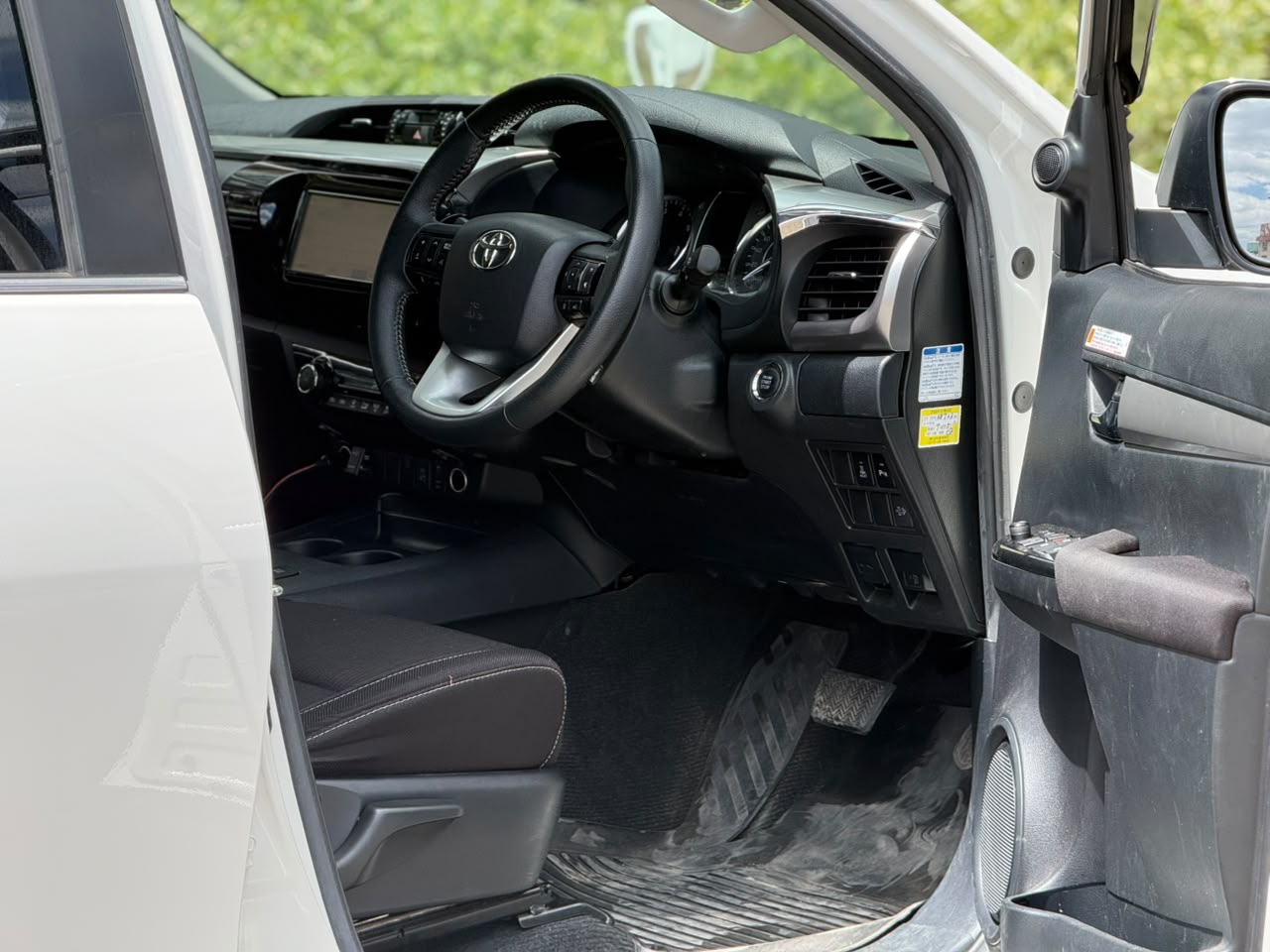 Vehicle photo 5