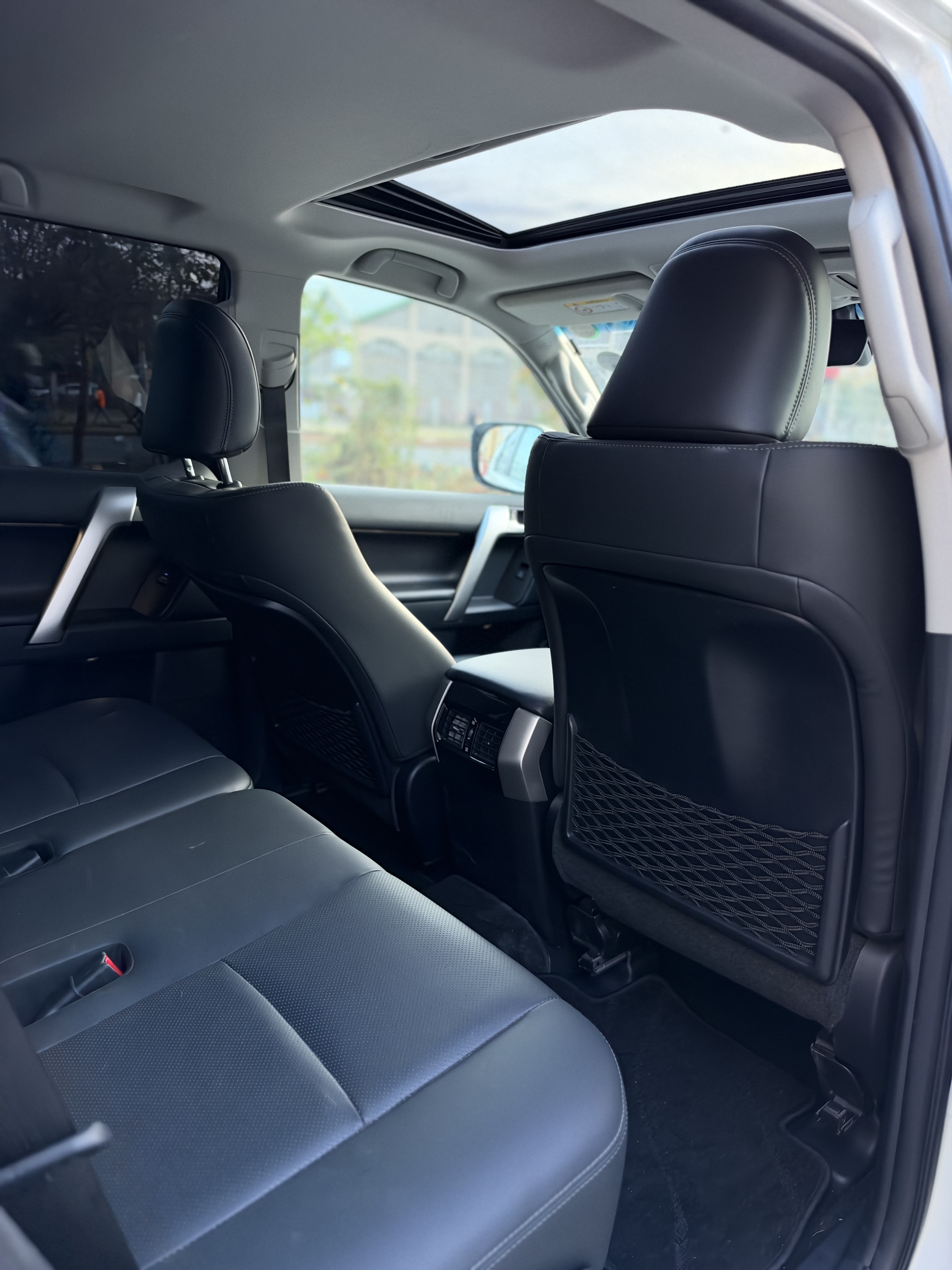 Vehicle photo 7