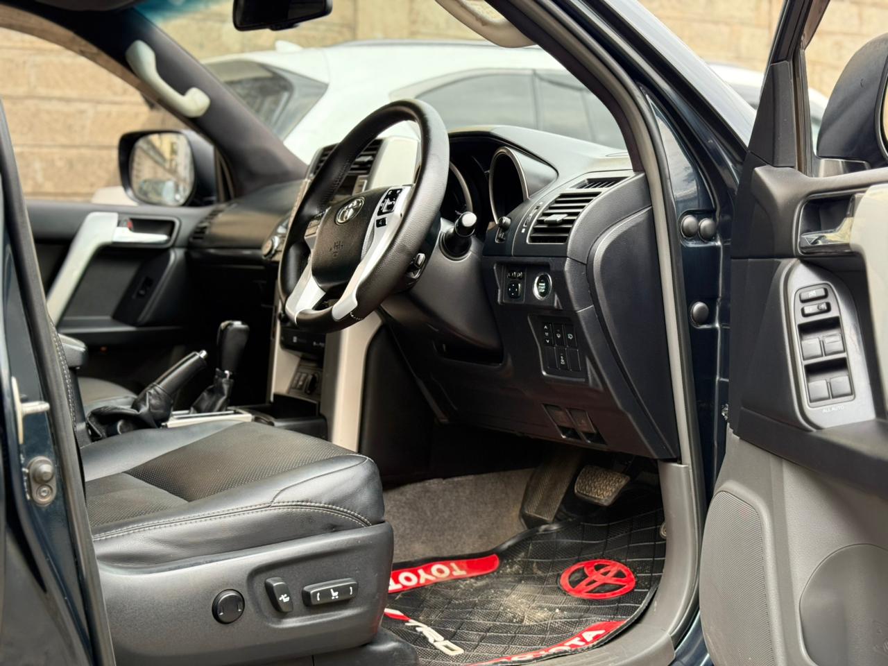 Vehicle photo 5