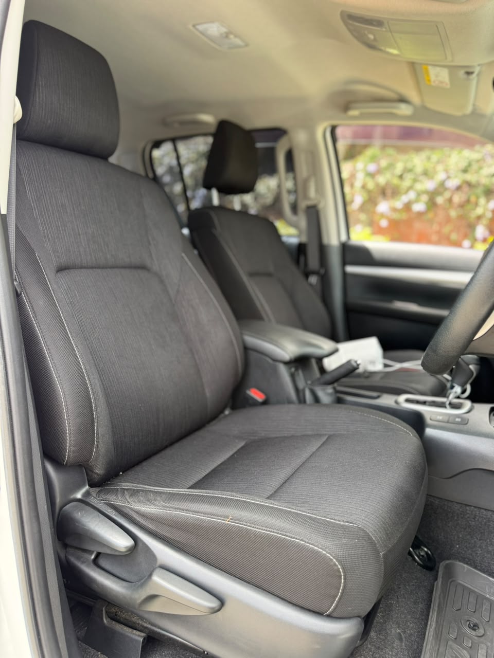 Vehicle photo 6