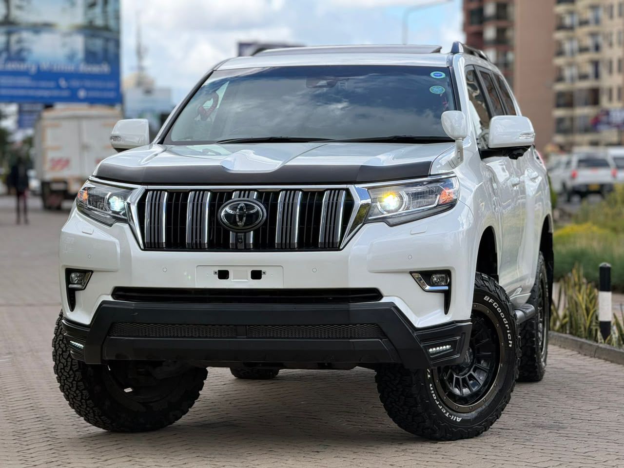 Vehicle photo 3