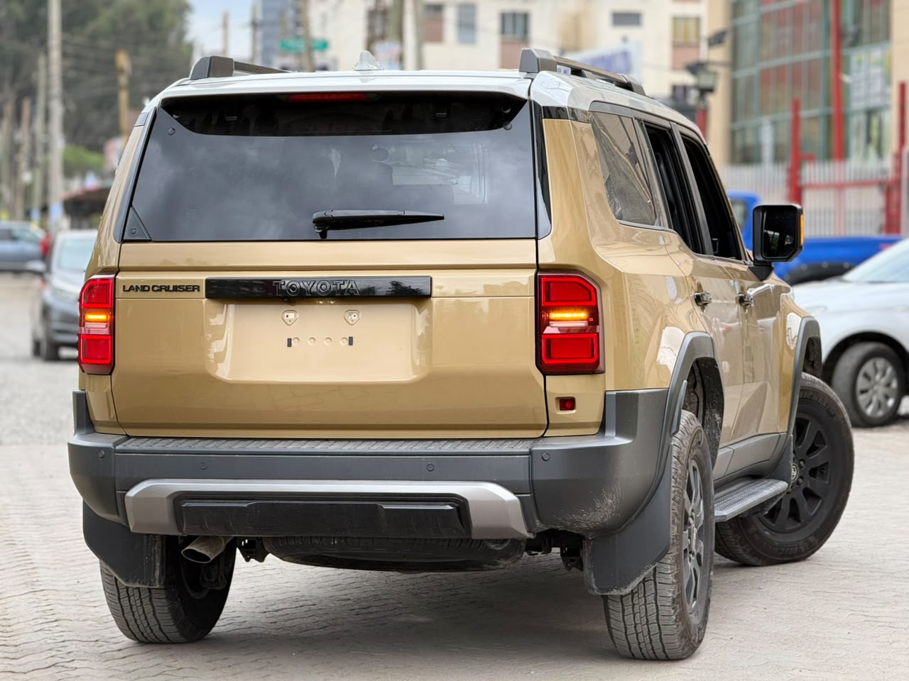 Vehicle photo 4