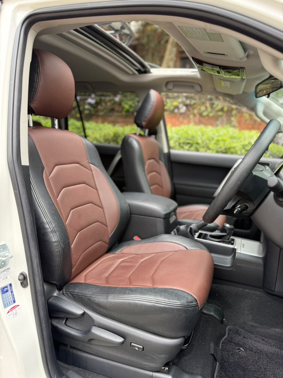 Vehicle photo 6