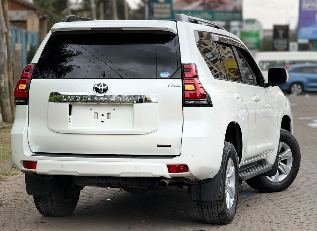 Vehicle photo 4