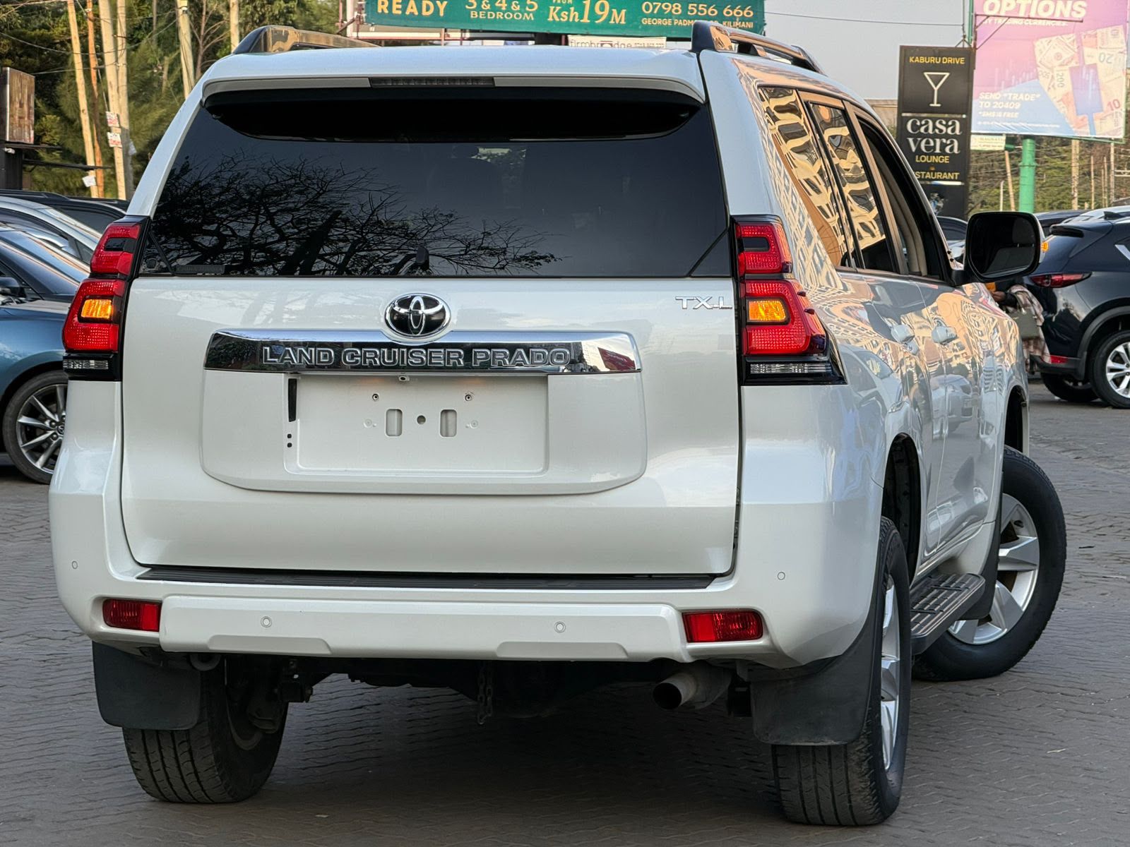 Vehicle photo 4