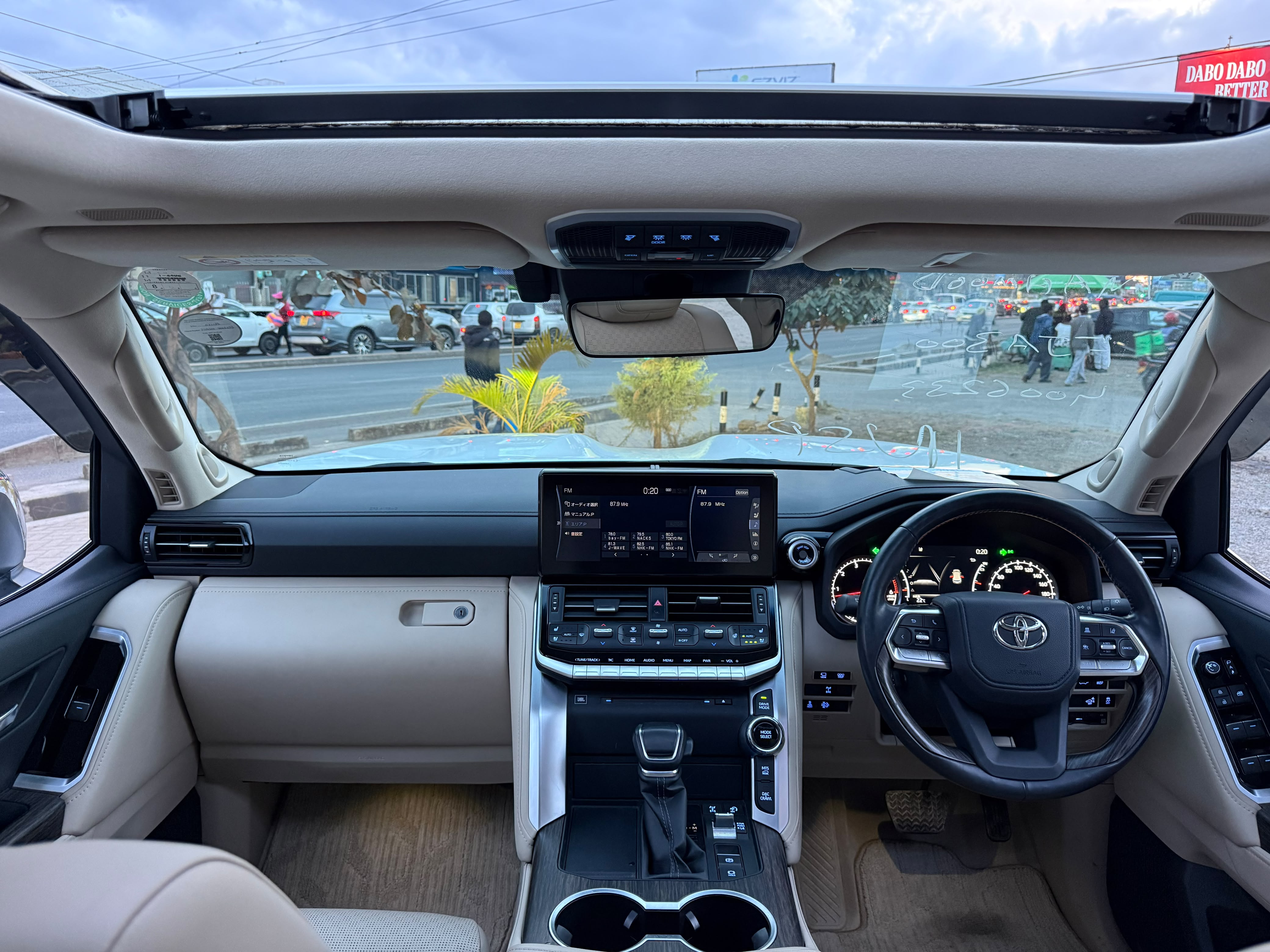 Vehicle photo 7