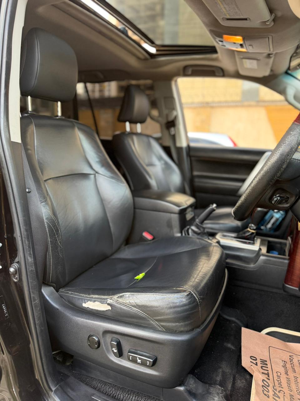 Vehicle photo 6