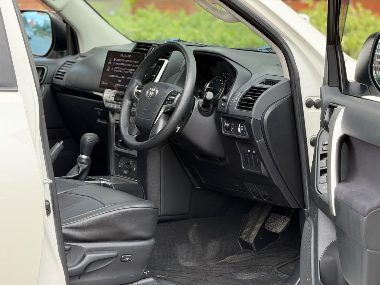 Vehicle photo 5