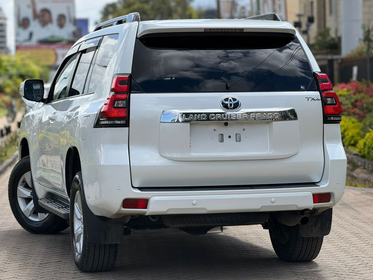 Vehicle photo 2