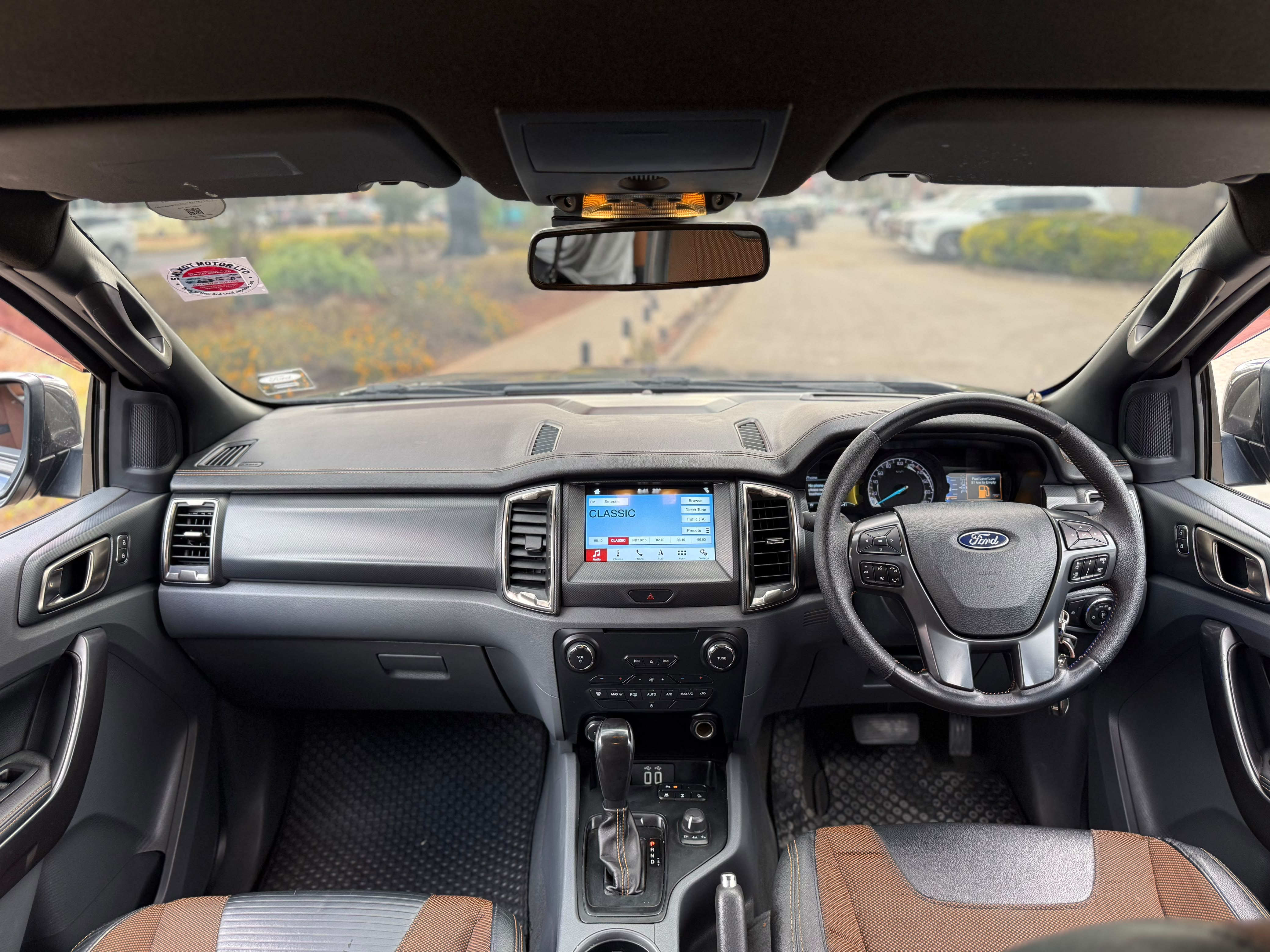 Vehicle photo 5
