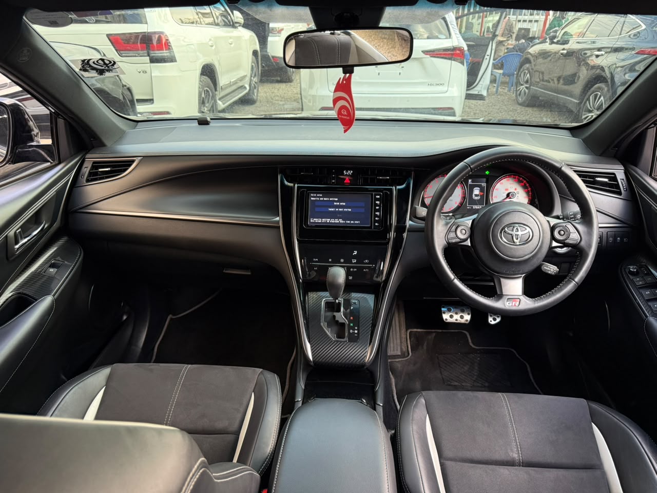 Vehicle photo 8